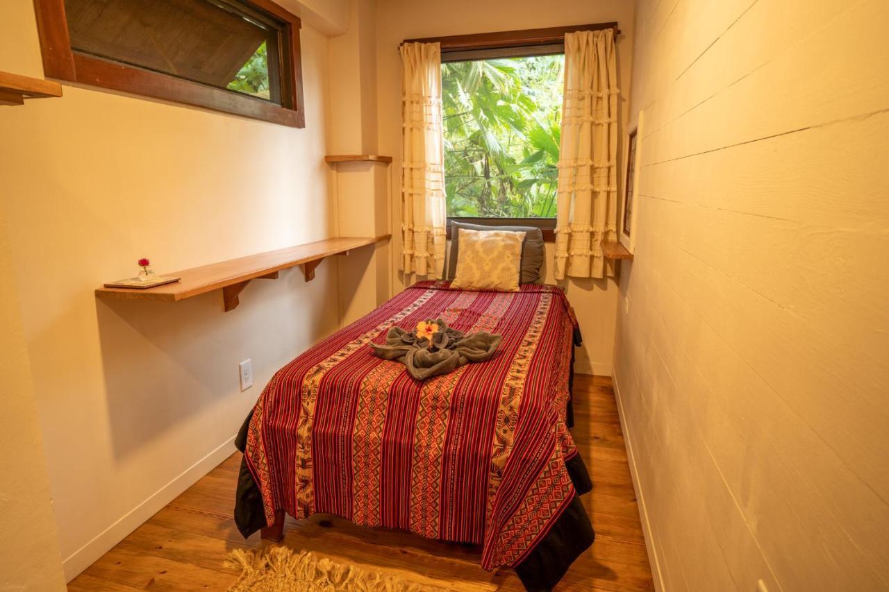 Roam Yoga & Wellness Lodge Bocas del Toro Exteriör bild