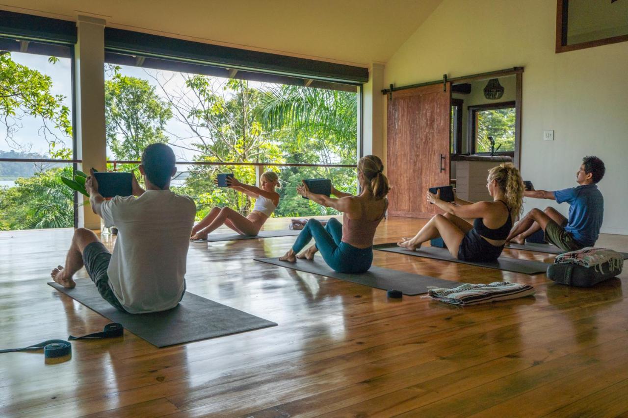 Roam Yoga & Wellness Lodge Bocas del Toro Exteriör bild