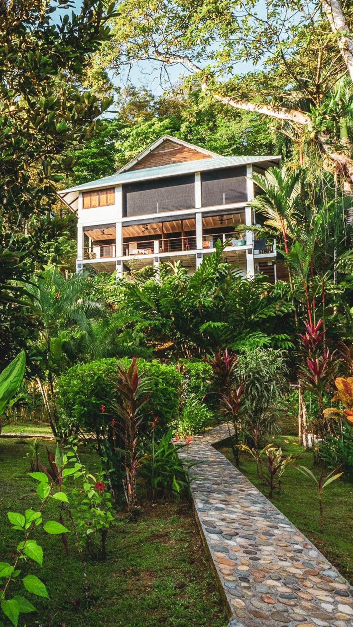 Roam Yoga & Wellness Lodge Bocas del Toro Exteriör bild