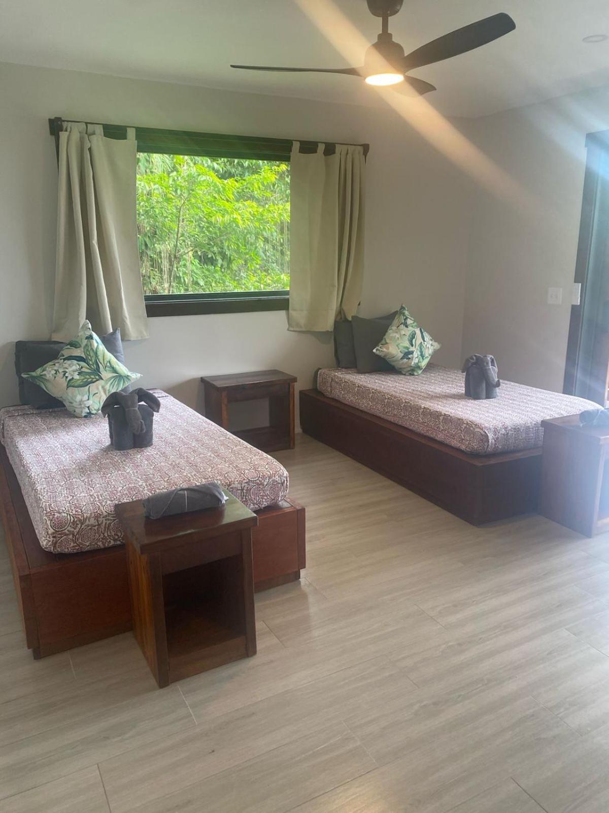 Roam Yoga & Wellness Lodge Bocas del Toro Exteriör bild
